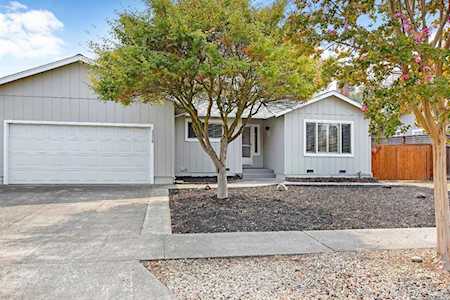 2328 Hickock Court Santa Rosa, CA 95403
