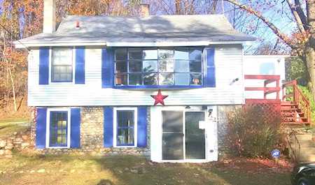 22 Meadowview Dr Pittsfield, MA 01201