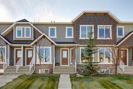 113 Aspen Hills Dr SW Calgary, AB T3H 0P9