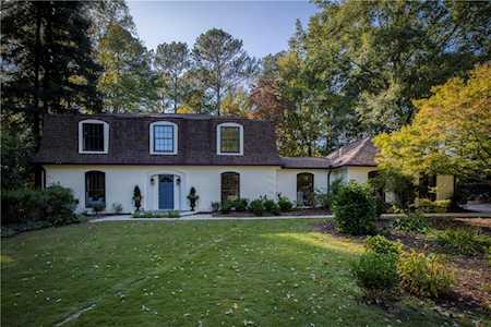 6140 Heards Creek Dr Sandy Springs, GA 30328