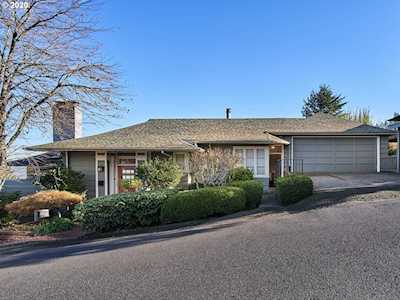 4246 SW Mcdonnell Ter Portland, OR 97239