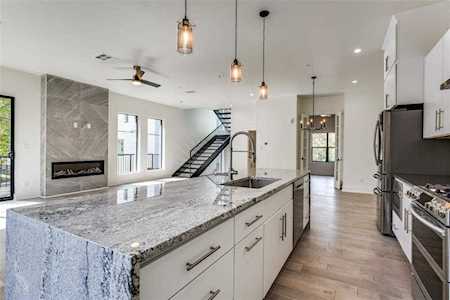 422 W 9th Street #107 Dallas, TX 75208