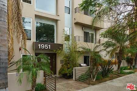 1951 N Beachwood Drive #204 Los Angeles, CA 90068