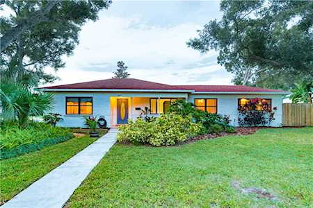 955 52nd Ave N St Petersburg, FL 33703