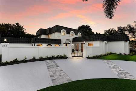 258 Robin Dr Sarasota, FL 34236