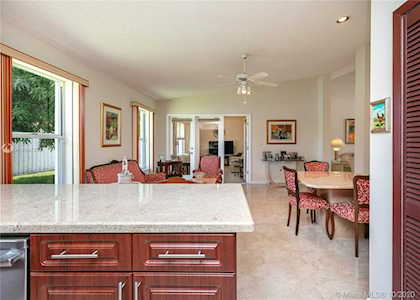8452 SW 82nd Ter Miami, FL 33143