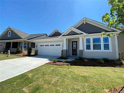 556 Lincoln Quarters Ln Tega Cay, SC 29708