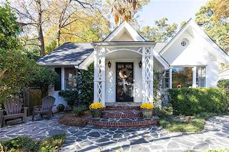2044 Cottage Ln NW Atlanta, GA 30318