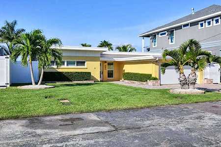 858 Bay Point Dr Madeira Beach, FL 33708