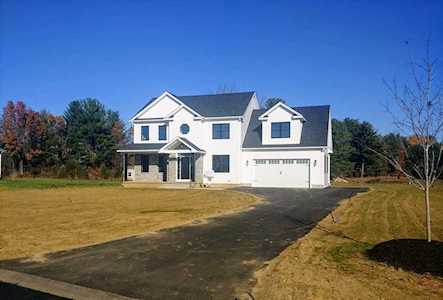 13 Sawgrass Ln Southwick, MA 01077