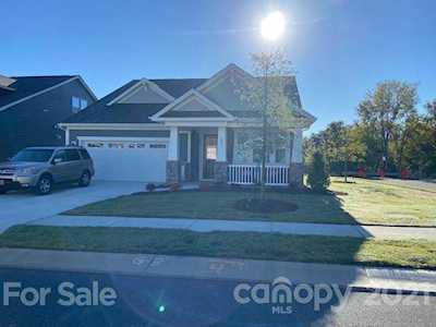 603 Lincoln Quarters Ln Tega Cay, SC 29708
