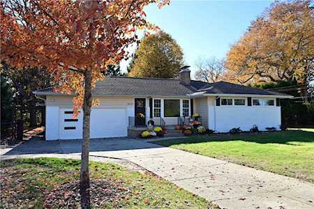 30329 Lake Rd Bay Village, OH 44140