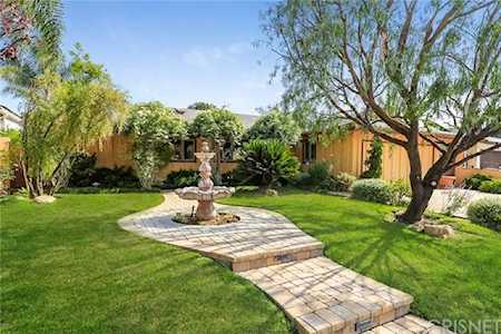 8814 Dempsey Avenue North Hills, CA 91343