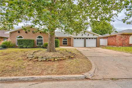 5812 NW 71st St Warr Acres, OK 73132