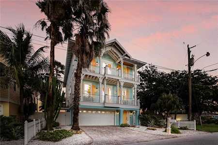 1101 Bay Dr N Bradenton Beach, FL 34217