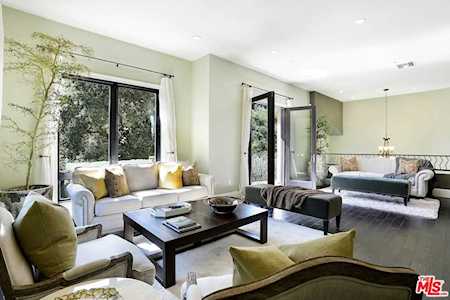 6477 Deep Dell Place Los Angeles, CA 90068