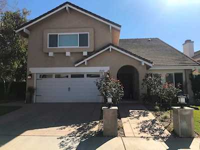 350 Countryside Rd Road Oak Park, CA 91377
