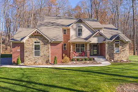 2511 Pine Bluffs Ct Highland Twp, MI 48357