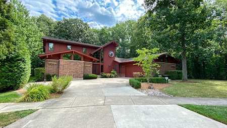 235 E Saint Andrews Ln Deerfield, IL 60015