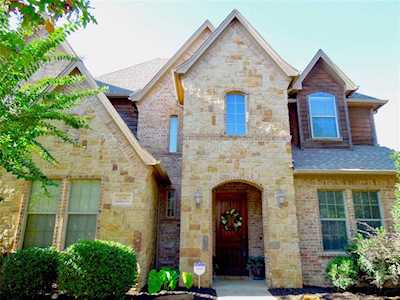 2141 Lookout Court Hurst, TX 76054