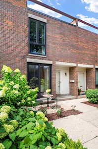 1 Birch Tree Ct Elmhurst, IL 60126