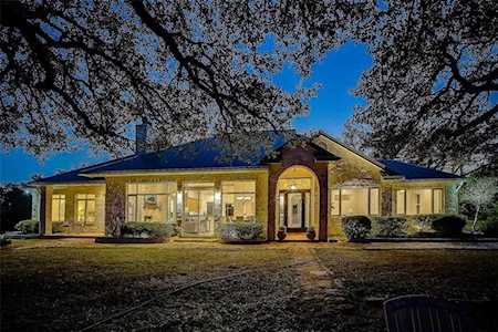 4414 Bob Wire RD Spicewood, TX 78669