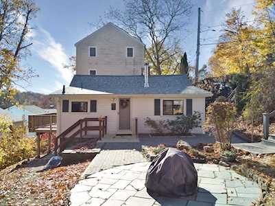 158 Pine Hill Cir Waltham, MA 02451