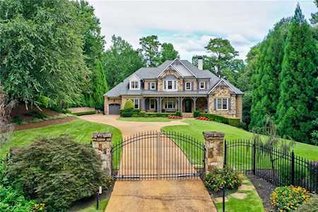 5575 Lake Island Dr Sandy Springs, GA 30327