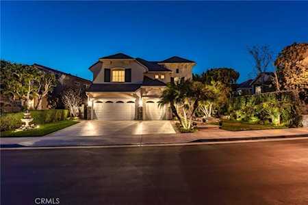 19201 Foxglen Lane Huntington Beach, CA 92648