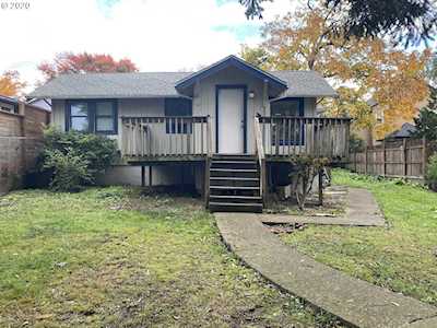 7424 SW 33rd Ave Portland, OR 97219