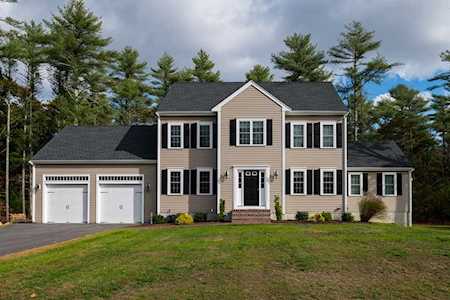 48 White Tail Ln Middleboro, MA 02346