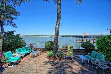 1208 N Fairwater Dr Norfolk, VA 23508
