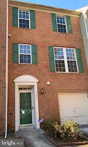 4104 Meadow Trail Ln Hyattsville, MD 20784