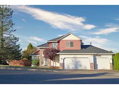 1833 NW 30th Cir Camas, WA 98607