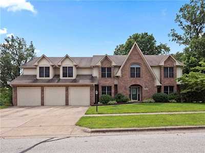 5297 Oakbrook Dr Plainfield, IN 46168