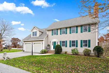 19 Fairway Dr Woburn, MA 01801