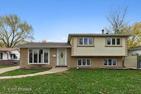 685 Elizabeth Ln Des Plaines, IL 60018