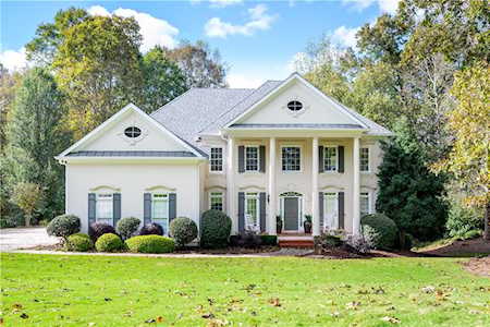 770 Valley Summit Dr Roswell, GA 30075