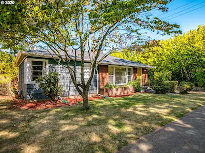 4139 NE Ainsworth St Portland, OR 97211