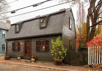 26 Beckford Street Salem, MA 01970