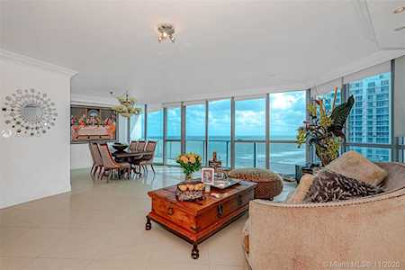 3101 S Ocean Dr #1906 Hollywood, FL 33019