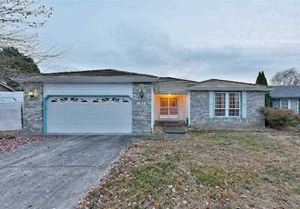 931 Brandon St Central Point, OR 97502