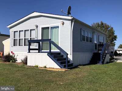 8825 Bay Ridge Dr Berlin, MD 21811