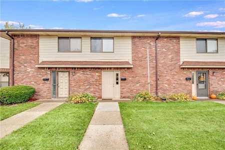 109 Greenwood Trl N Greenwood, IN 46142