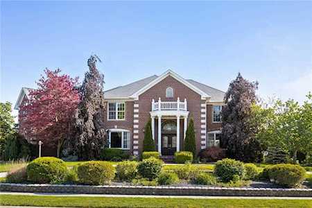 1014 Deer Lake Dr Carmel, IN 46032