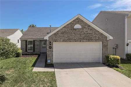 1407 Pencross Ln Greenwood, IN 46143