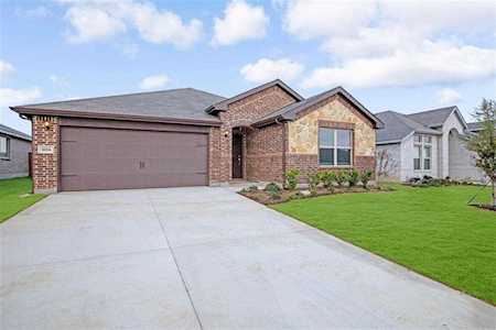 1016 Eastland Lane Aubrey, TX 76227