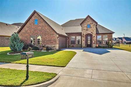 2105 Clive Drive Granbury, TX 76048