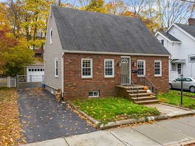 17 Lillian Rd Malden, MA 02148