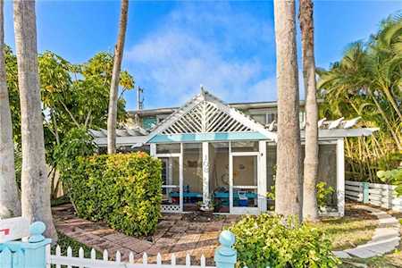 108 9th St N #1 Bradenton Beach, FL 34217